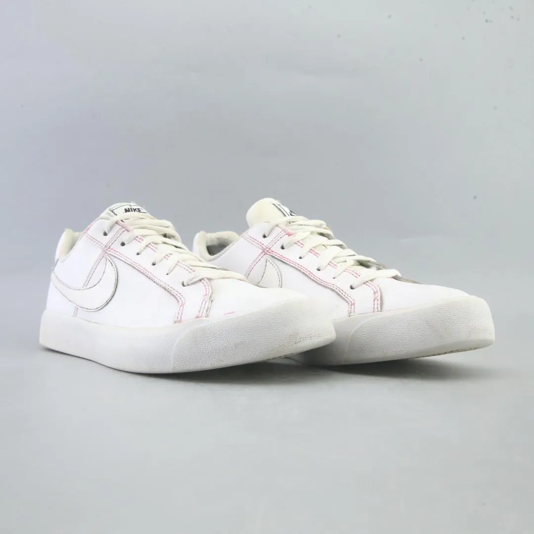 NIKE COURT ROYALE sleek Nike sneaker angles