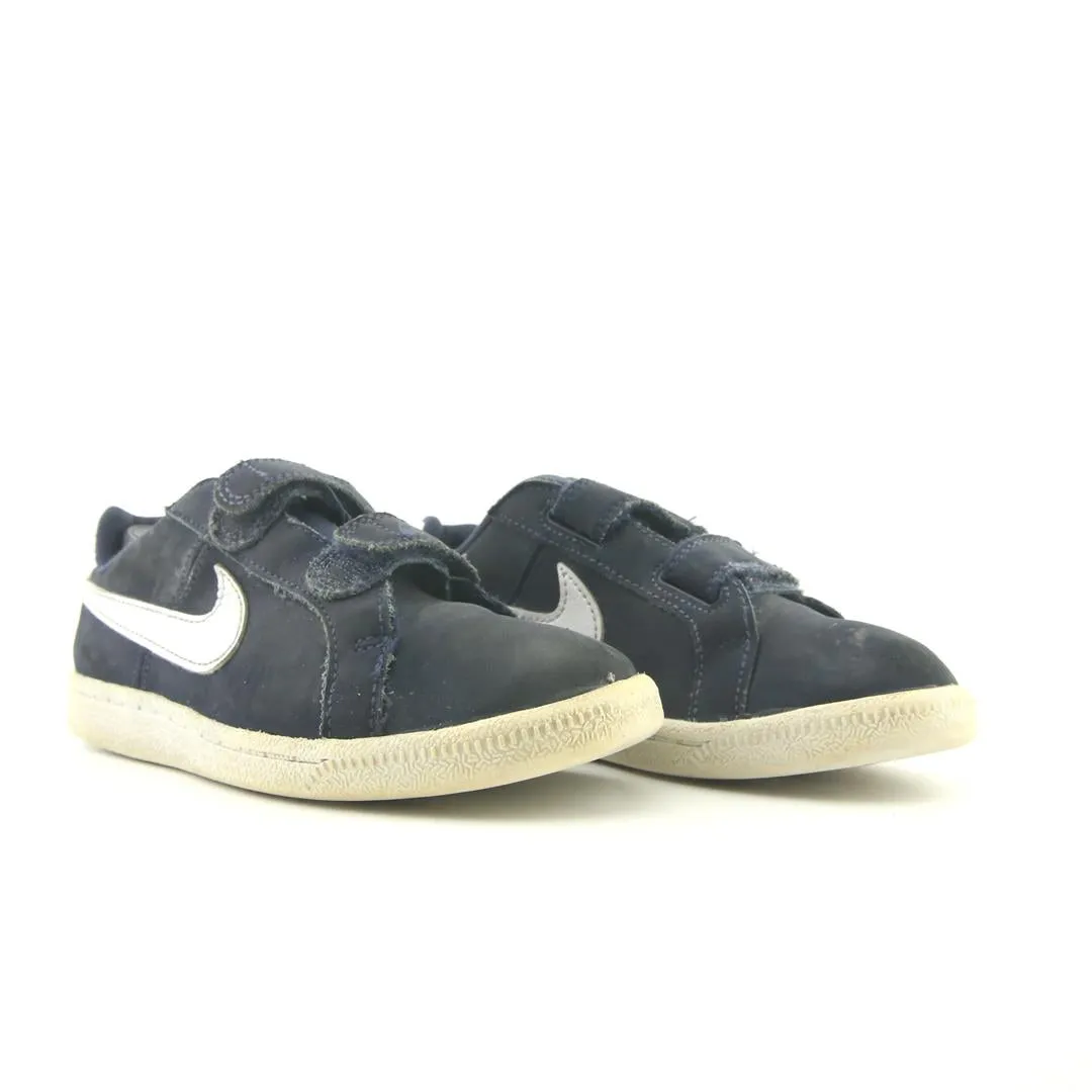 NIKE COURT ROYALE sleek Nike sneaker angles