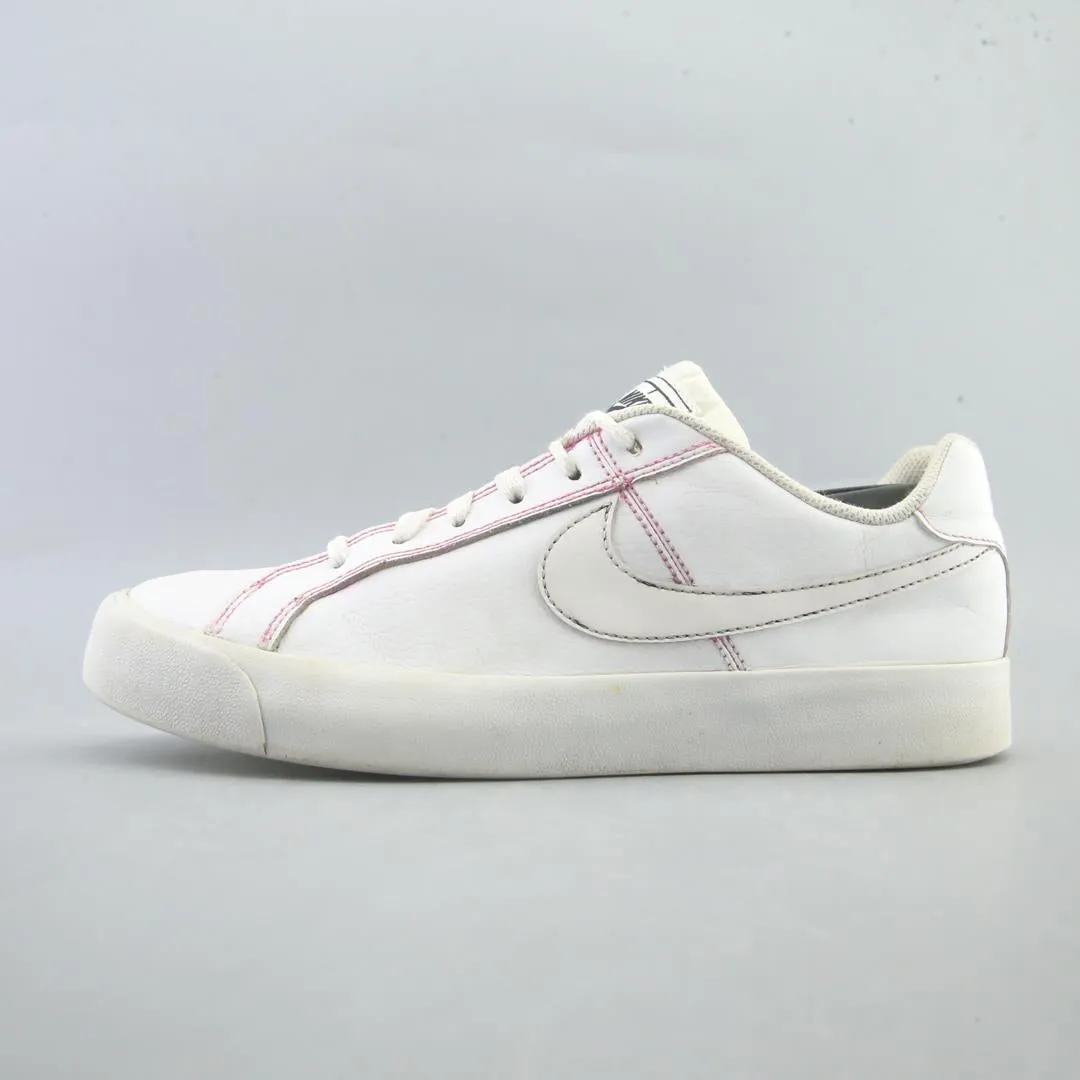 NIKE COURT ROYALE Nike supportive fitness footwear