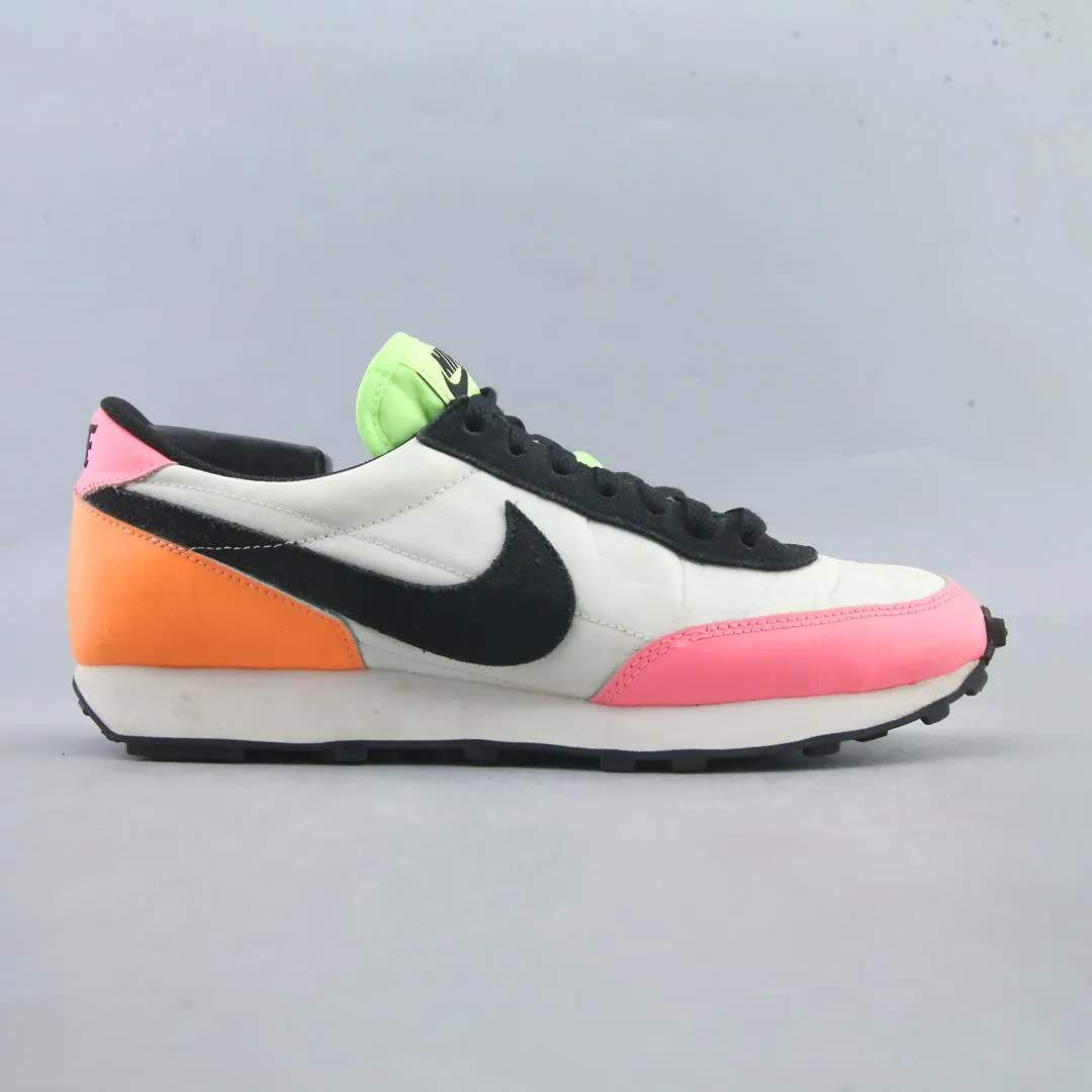 NIKE DAYBREAK SUMMIT classic Nike shoe photos