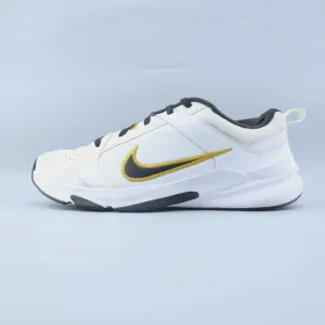 NIKE  DEFY ALL DAY Nike bold colorway footwear