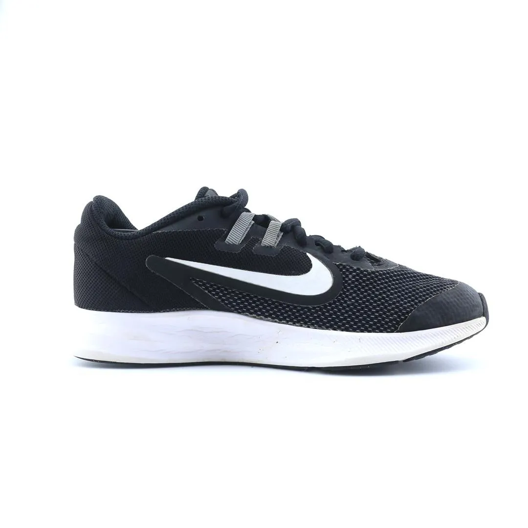 NIKE DOWNSHIFTER 9 sporty Nike shoe designs