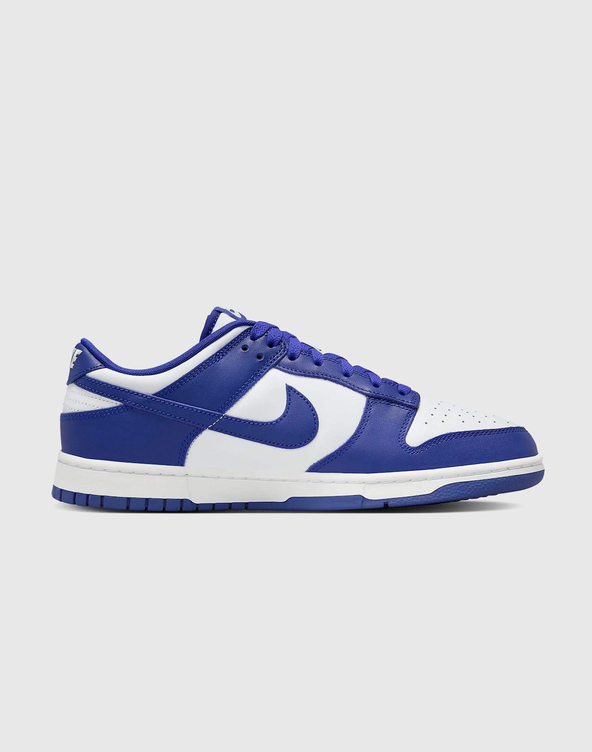 Nike Dunk Low Nike casual sneakers with modern design