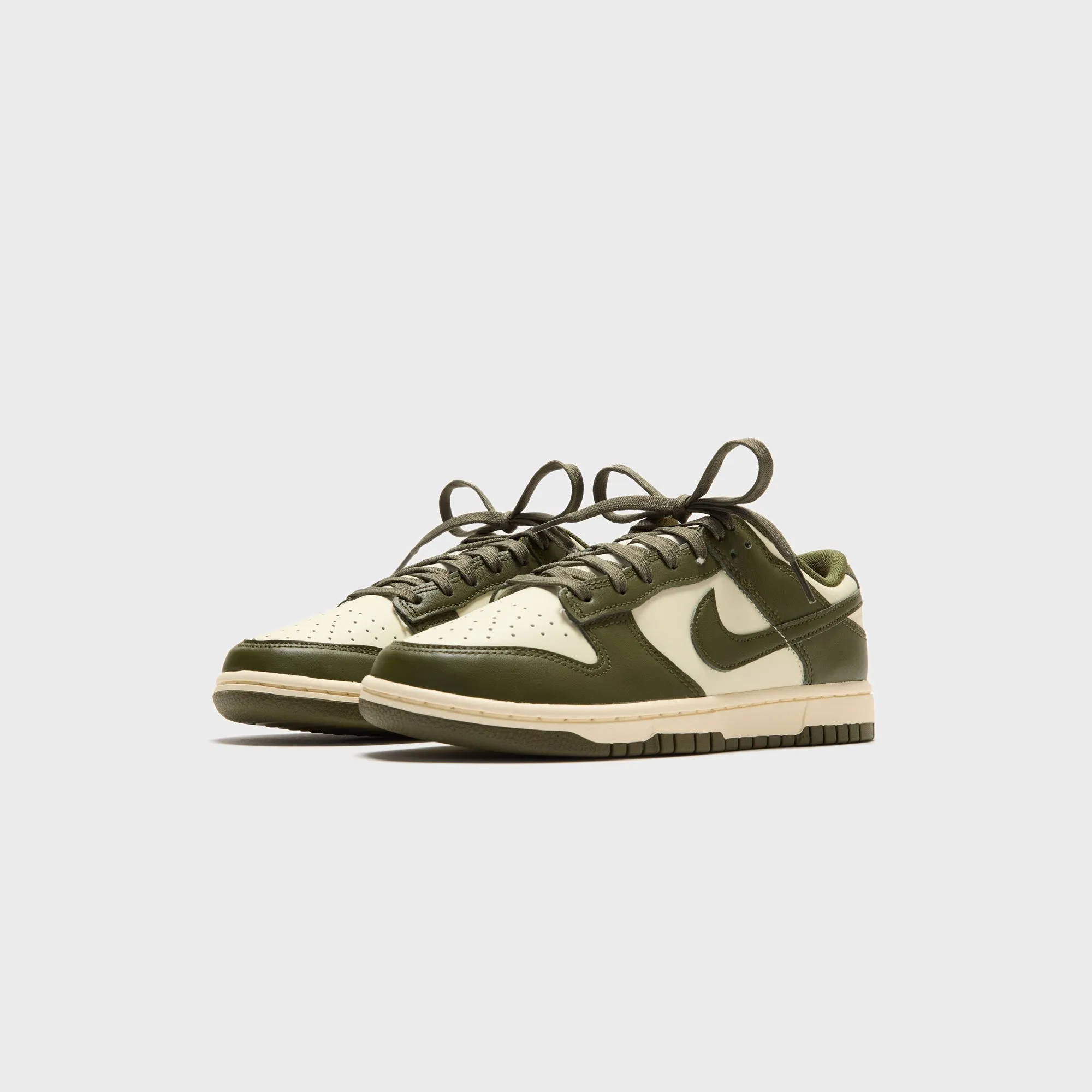Nike Dunk Low Retro - Coconut Milk / Rough Green / Electro Orange Nike performance sneakers