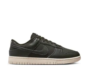 Nike Dunk Low Retro PRM Nike essential sneakers for sport and street