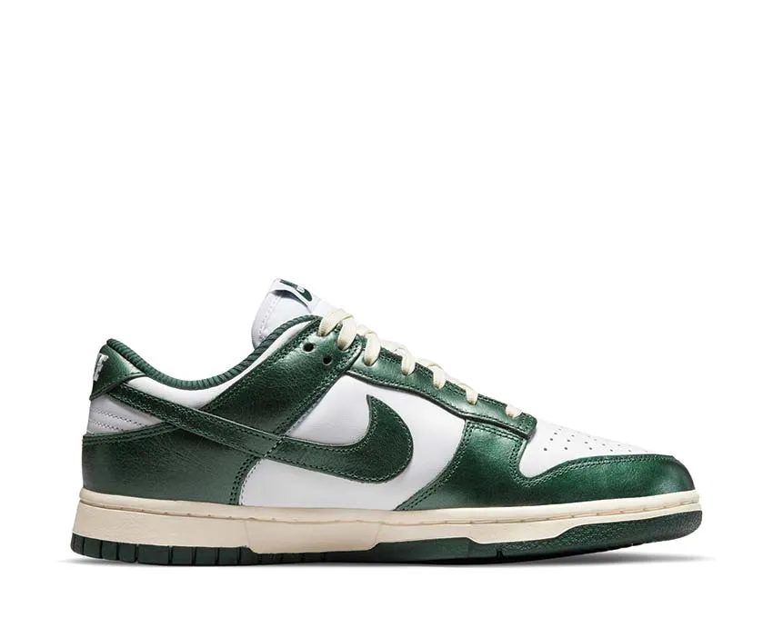 Nike Dunk Low W Nike essential sneakers for sport and street