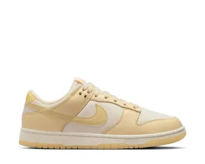 Nike Dunk Low W "Team Gold" Nike essential sneakers for sport and street