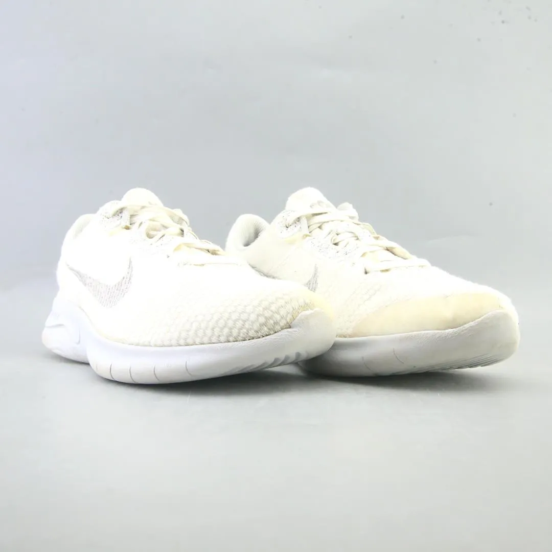 NIKE FLEX EXPERIENCE RUN 11 classic Nike shoe photos