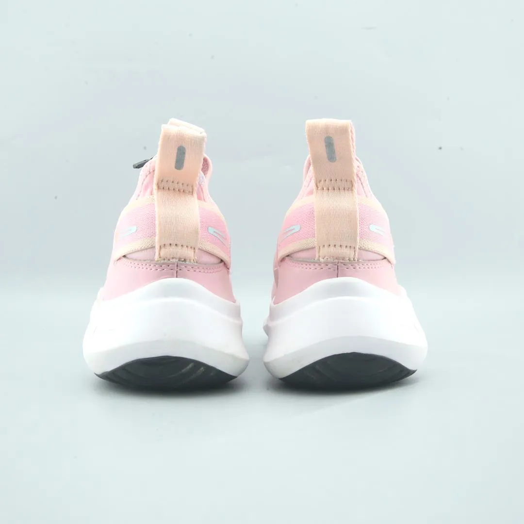 NIKE FLEX PLUS SE Nike sneaker detail shots