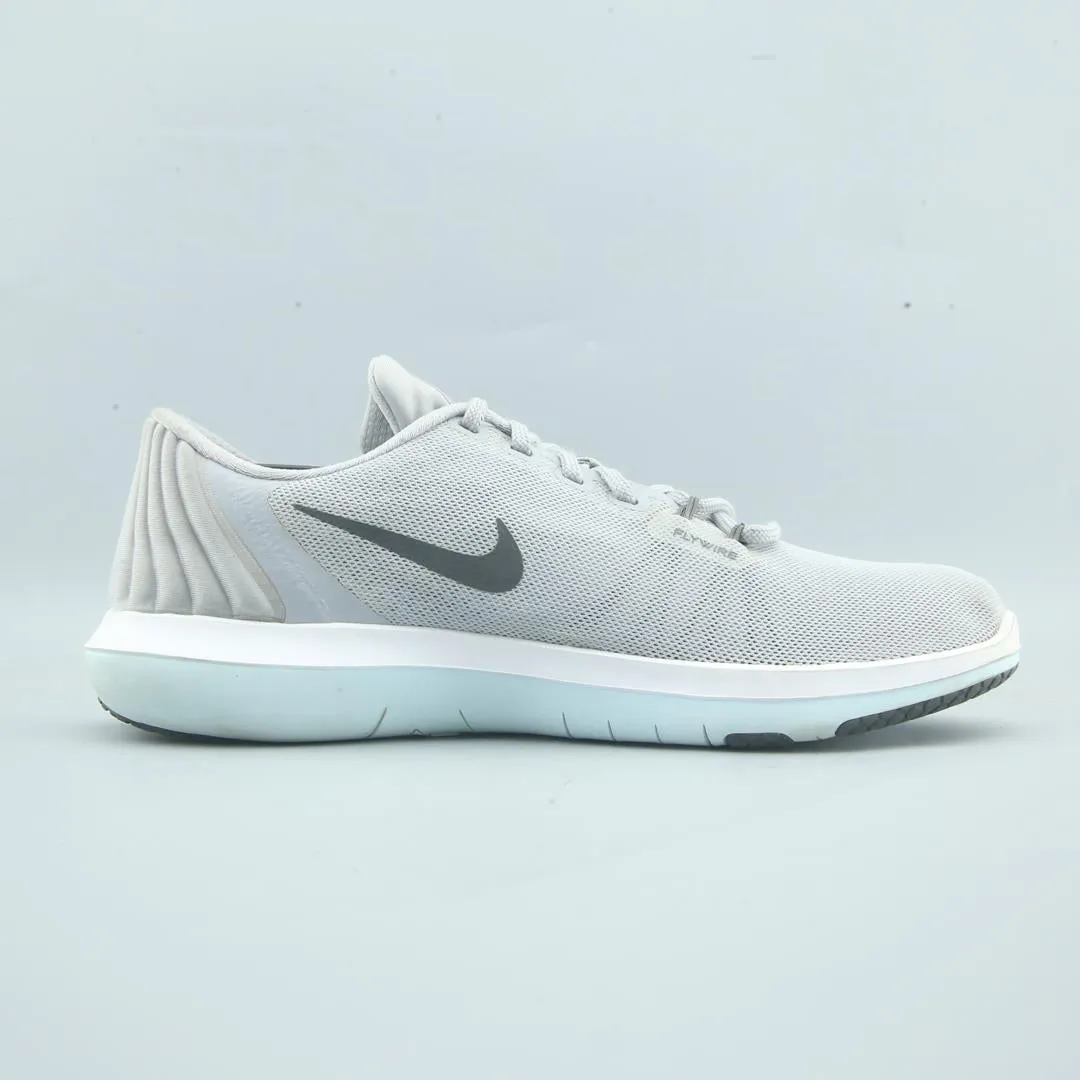 NIKE FLEX SUPREME TR 5 Nike sneaker detail shots