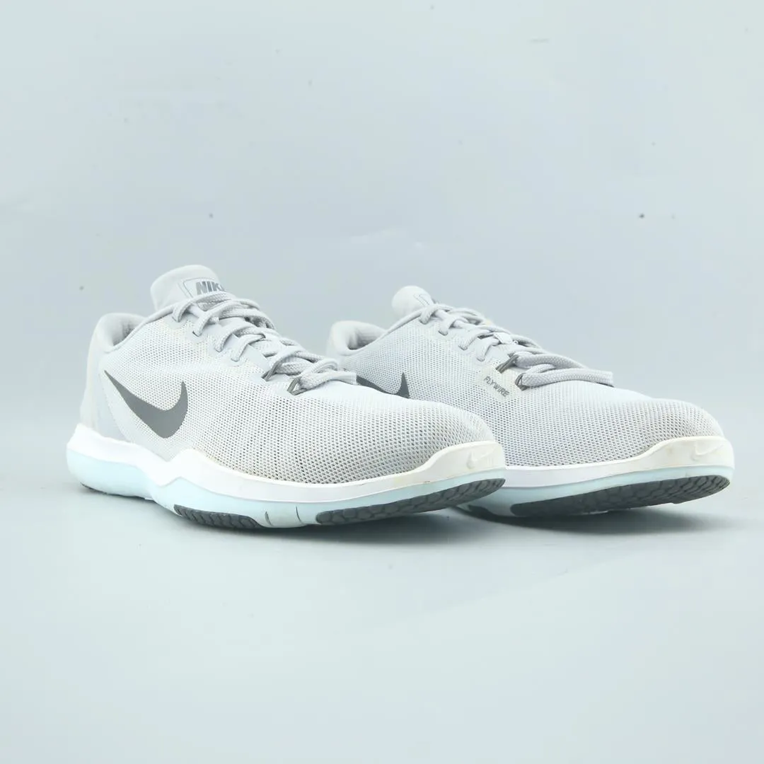 NIKE FLEX SUPREME TR 5 Nike sneaker detail shots