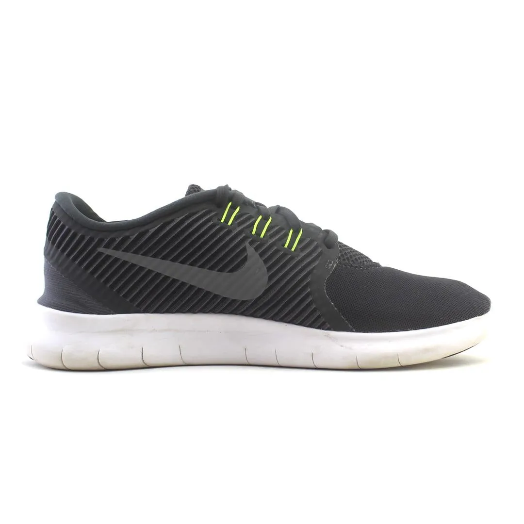 NIKE FREE RN CMTR vibrant Nike shoe colors
