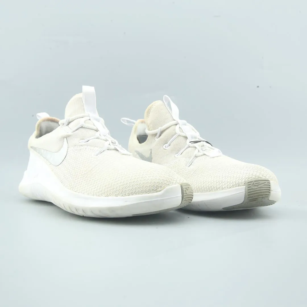 NIKE  FREE TR 8 Nike sneaker detail shots