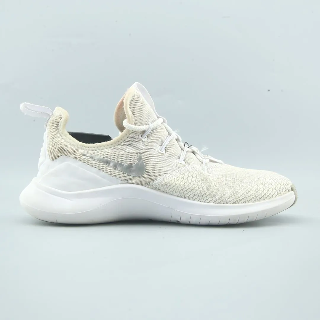 NIKE  FREE TR 8 Nike sneaker detail shots