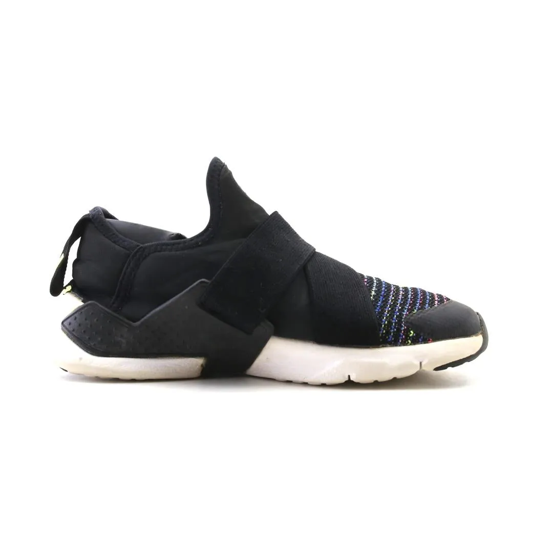 NIKE HUARACHE EXTREME stylish Nike trainer looks