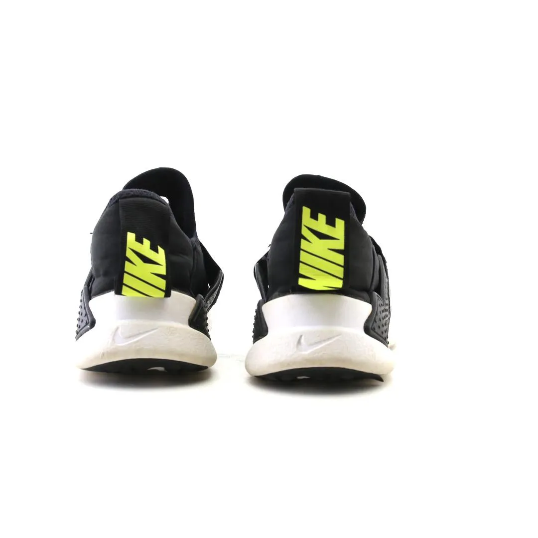 NIKE HUARACHE EXTREME stylish Nike trainer looks