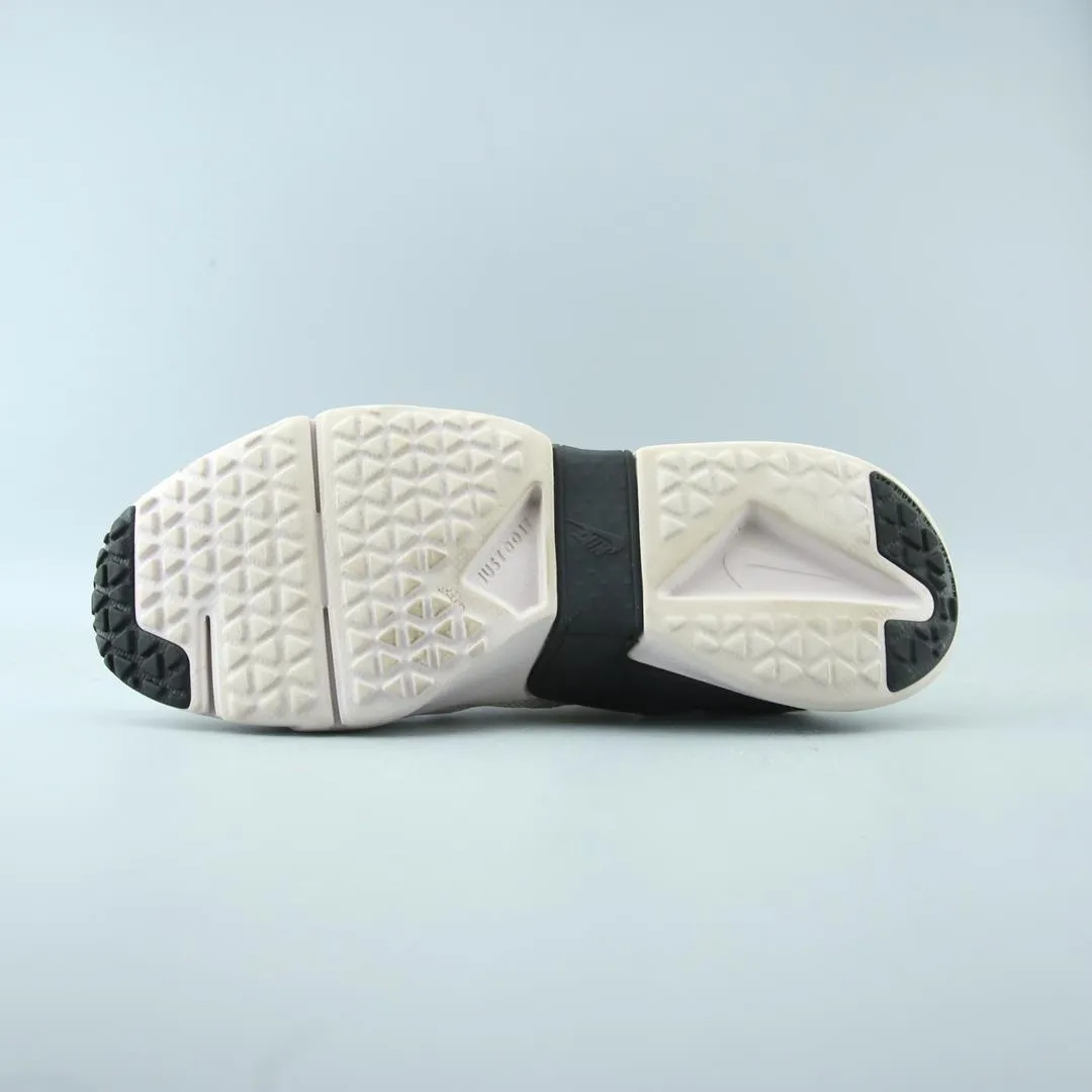 NIKE HUARACHE RUN DRIFT Nike running shoe close-ups