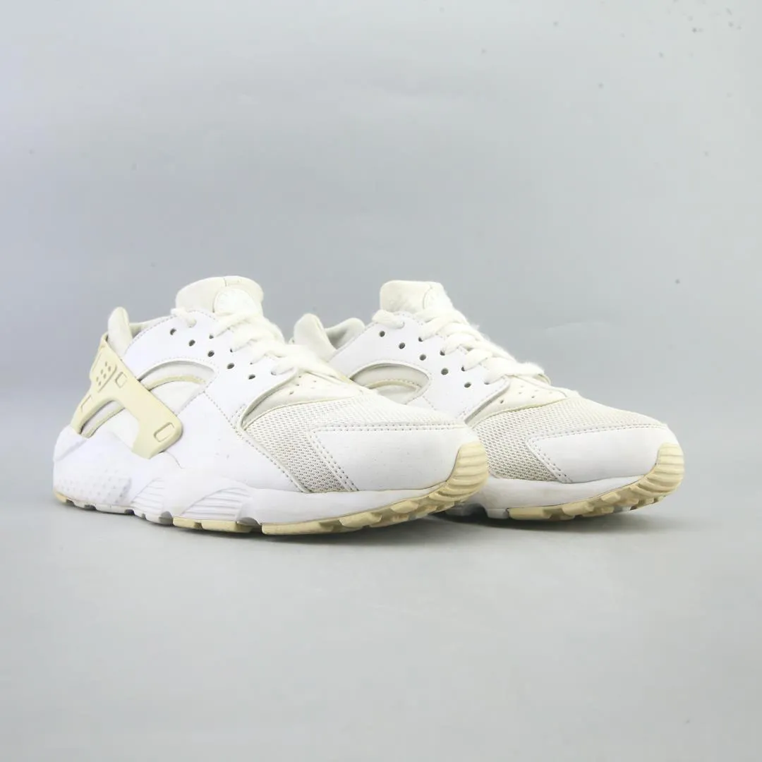 NIKE HUARACHE RUN sleek Nike sneaker angles