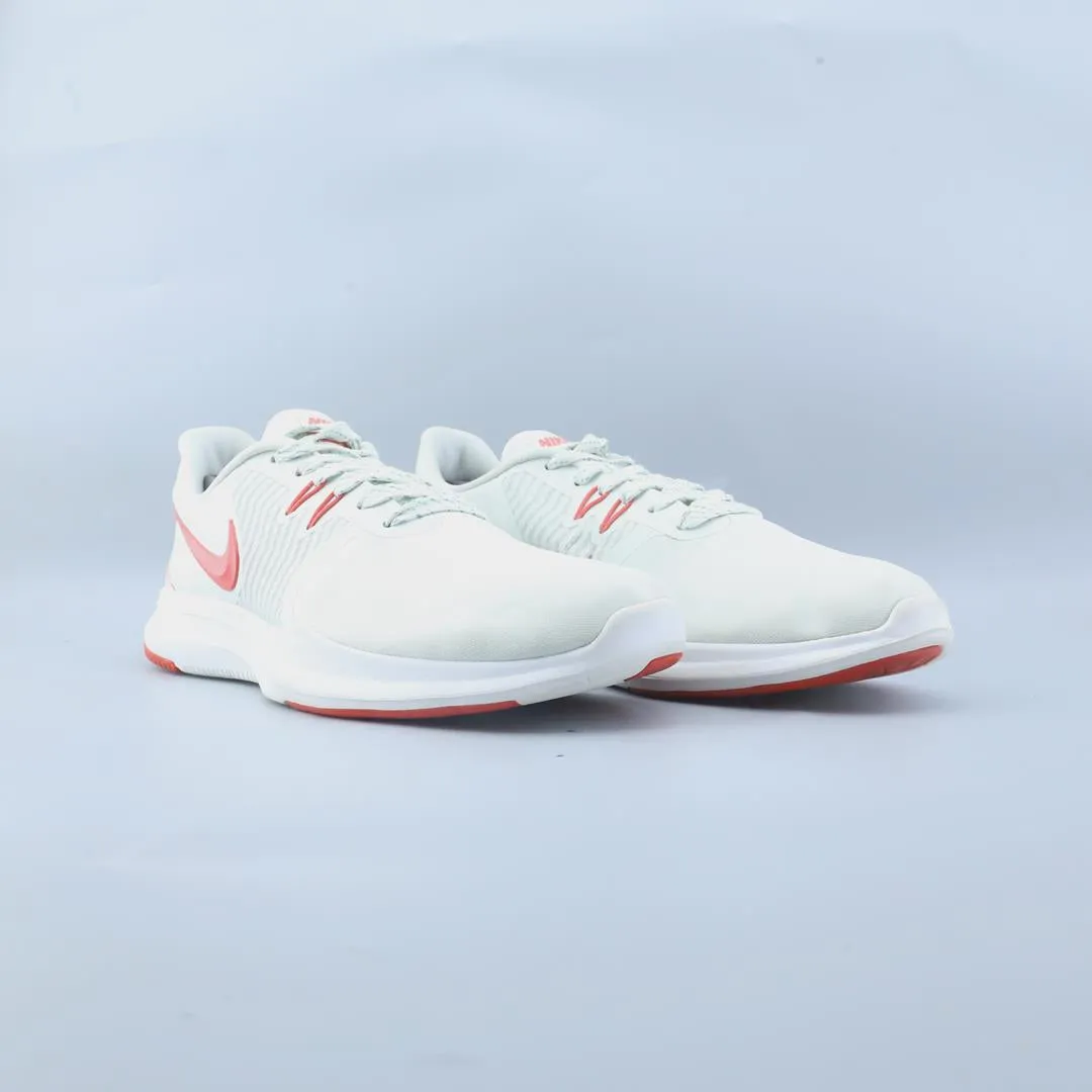 NIKE IN SEASON TR 8 Nike athletic footwear visuals