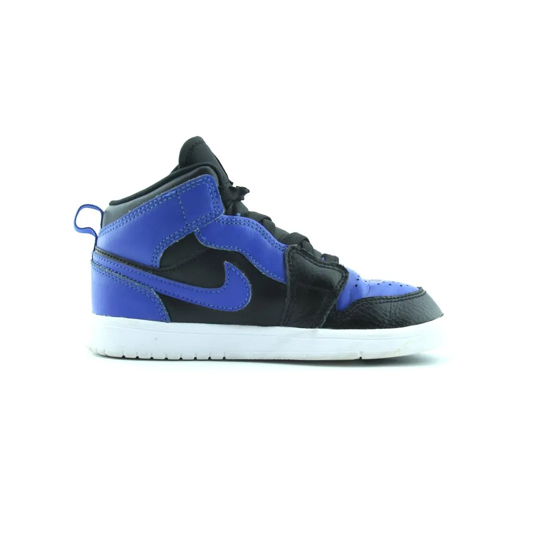 NIKE JORDAN 1 MID ALT stylish Nike trainer looks