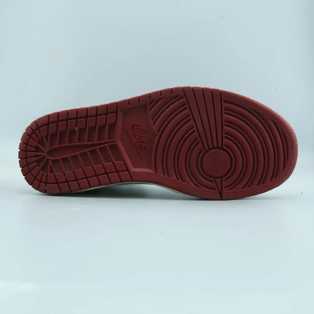 NIKE JORDAN 1 RETRO HIGH Nike running shoe close-ups
