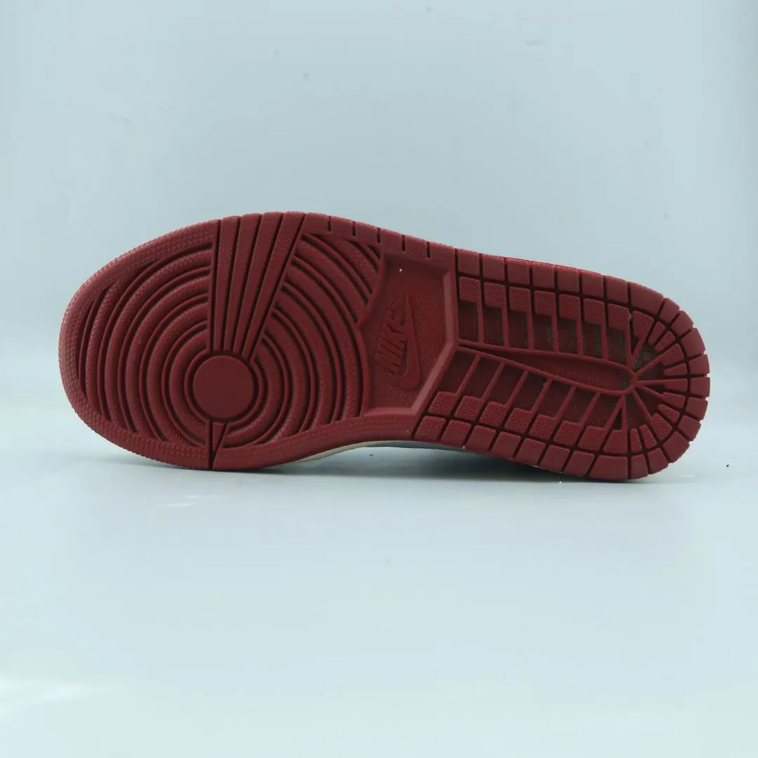 NIKE JORDAN 1 RETRO HIGH Nike running shoe close-ups