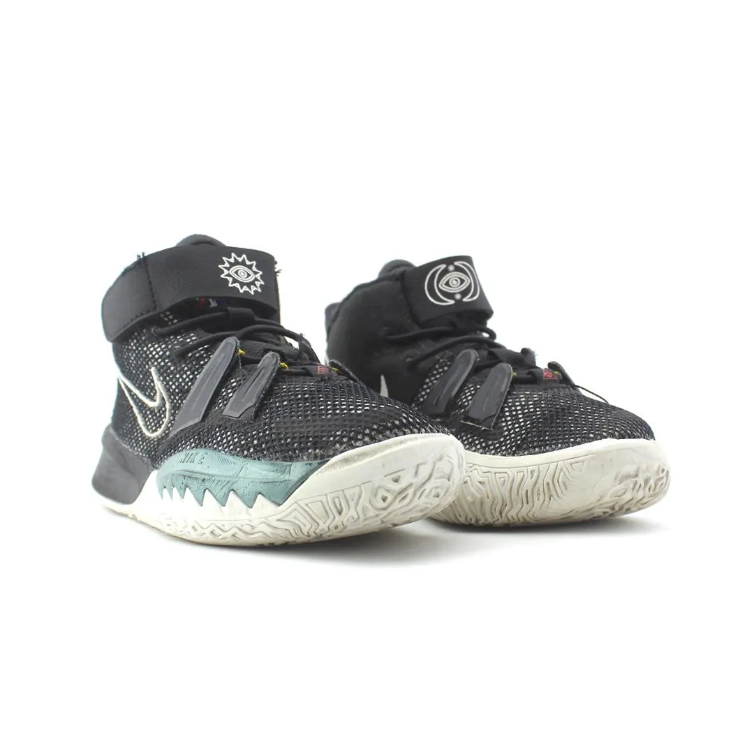 NIKE KYRIE 7 OFF NOIR Nike running shoe close-ups