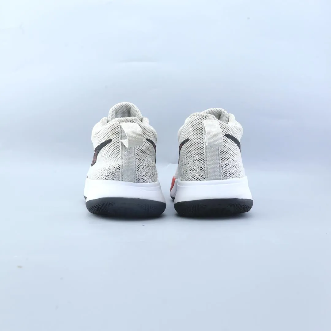 NIKE KYRIE FLYTRAP 6 Nike running shoe close-ups
