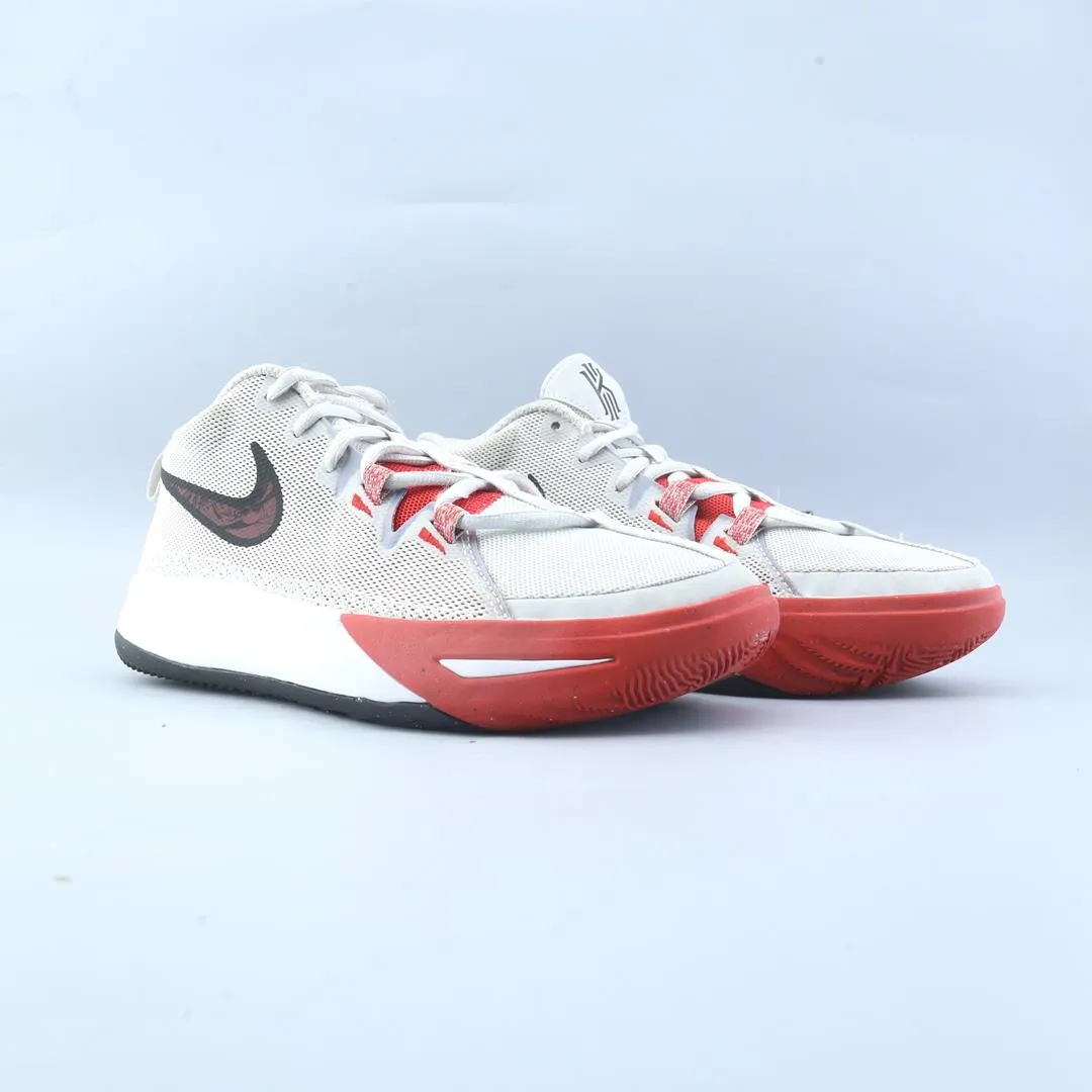 NIKE KYRIE FLYTRAP 6 Nike running shoe close-ups