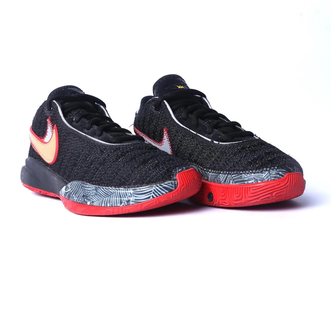 NIKE LEBRON 20 Nike running shoe close-ups