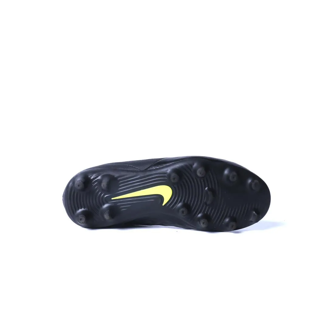 NIKE  LEGEND 8 CLUB FG Nike running shoe close-ups