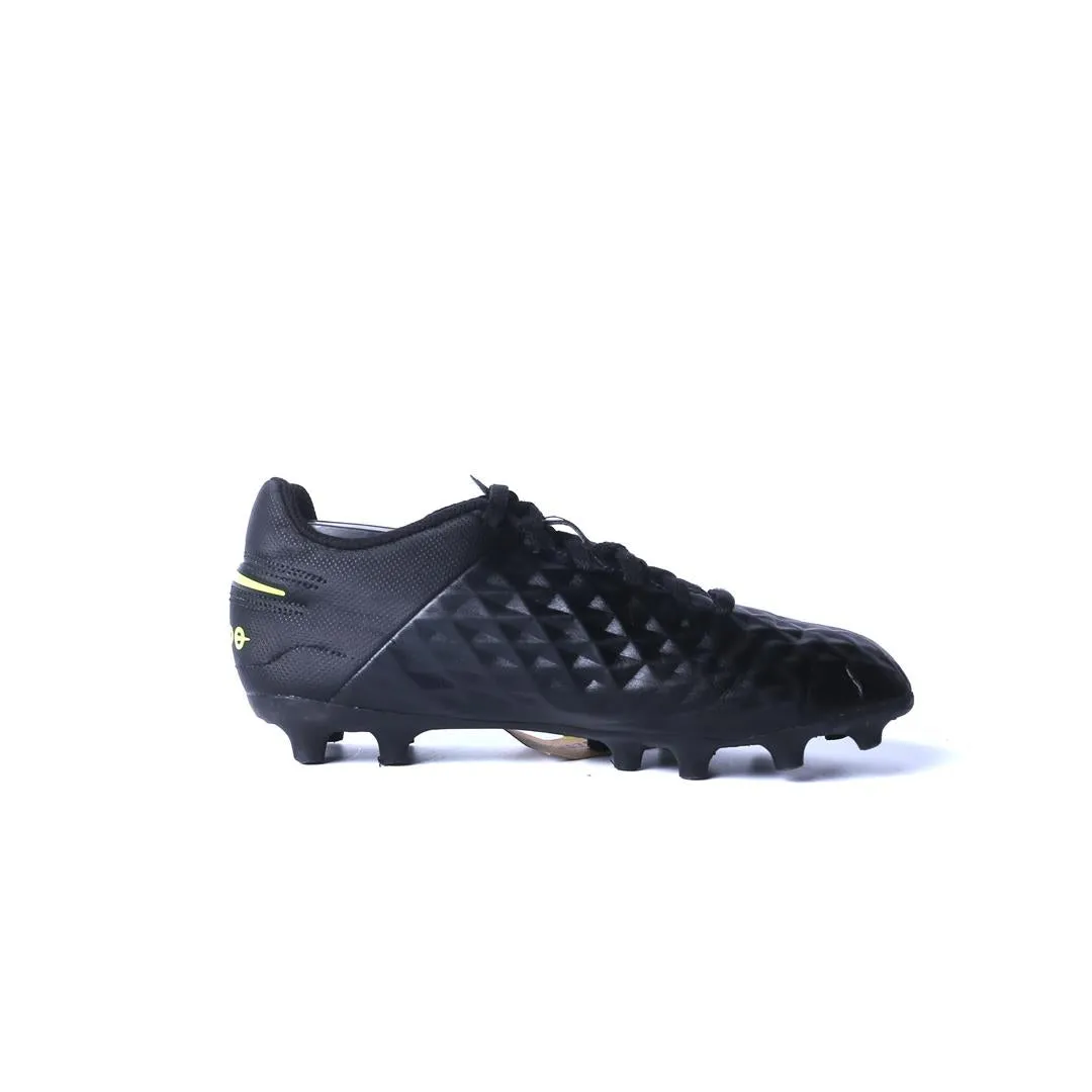 NIKE  LEGEND 8 CLUB FG Nike running shoe close-ups