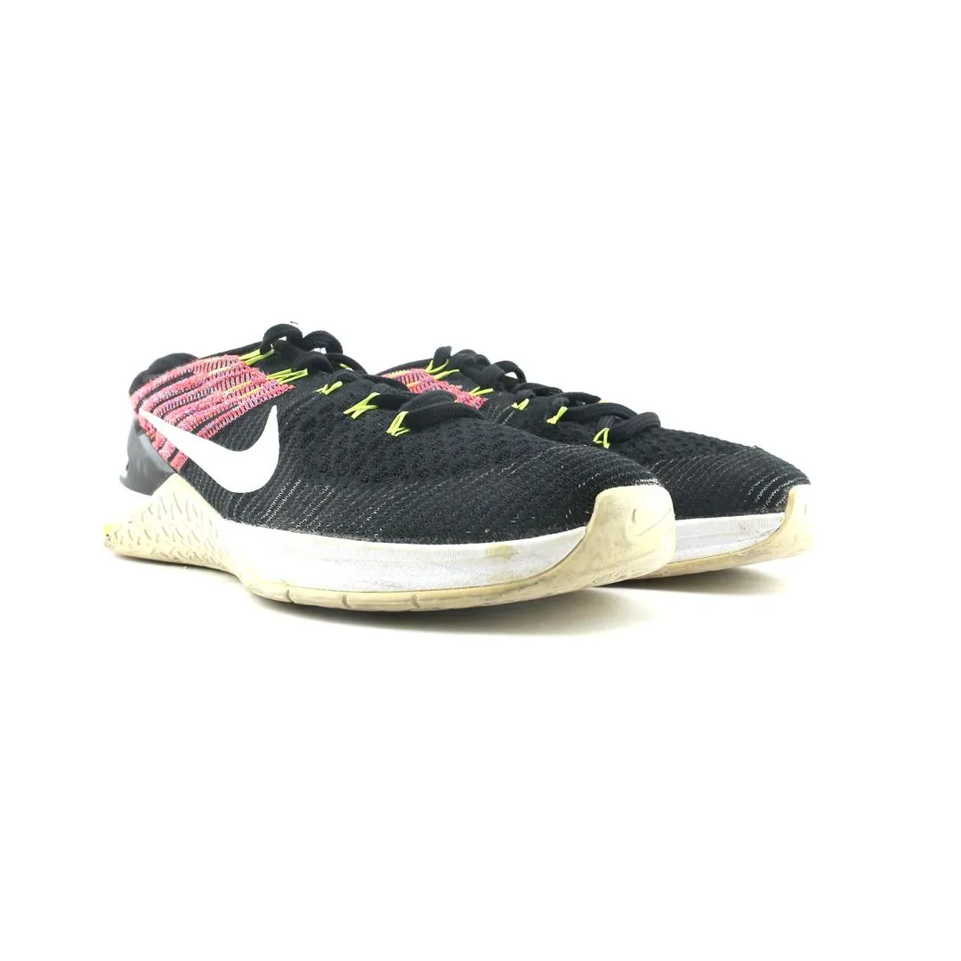 NIKE METCON DSX FLYKNIT sleek Nike sneaker angles