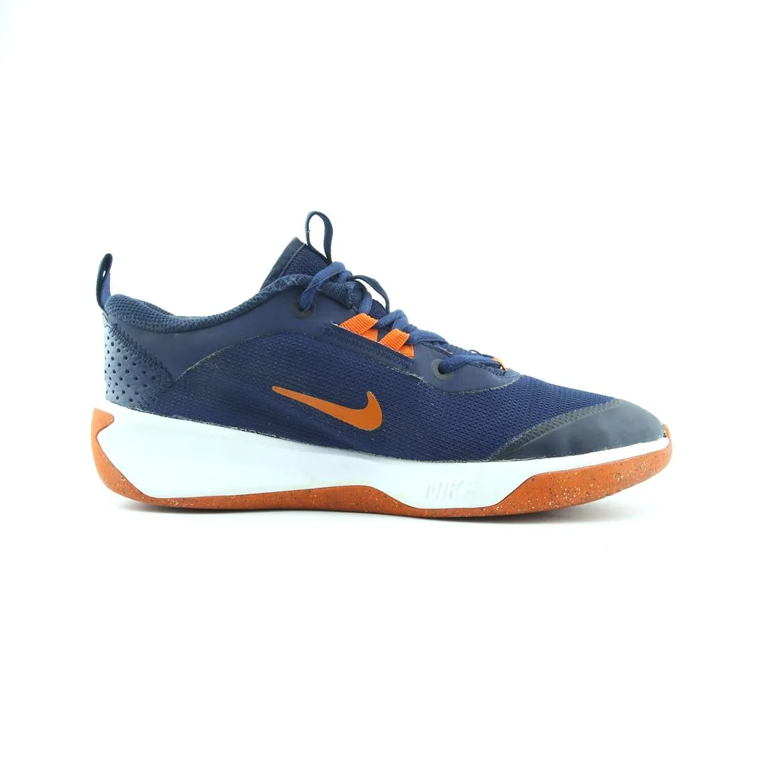 NIKE OMNI MULTI-COURT stylish Nike trainer looks