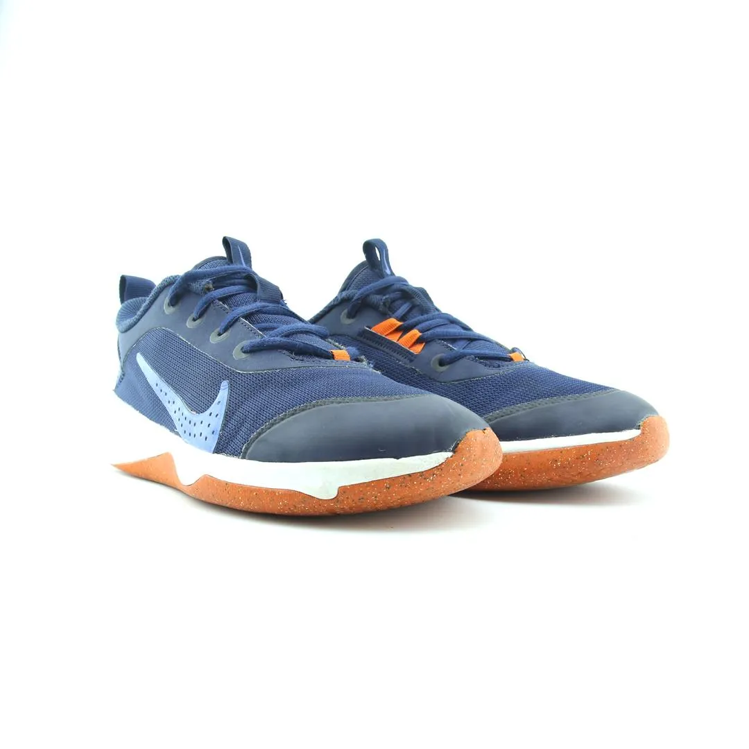 NIKE OMNI MULTI-COURT stylish Nike trainer looks