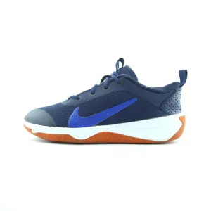 NIKE OMNI MULTI-COURT Nike bold colorway footwear