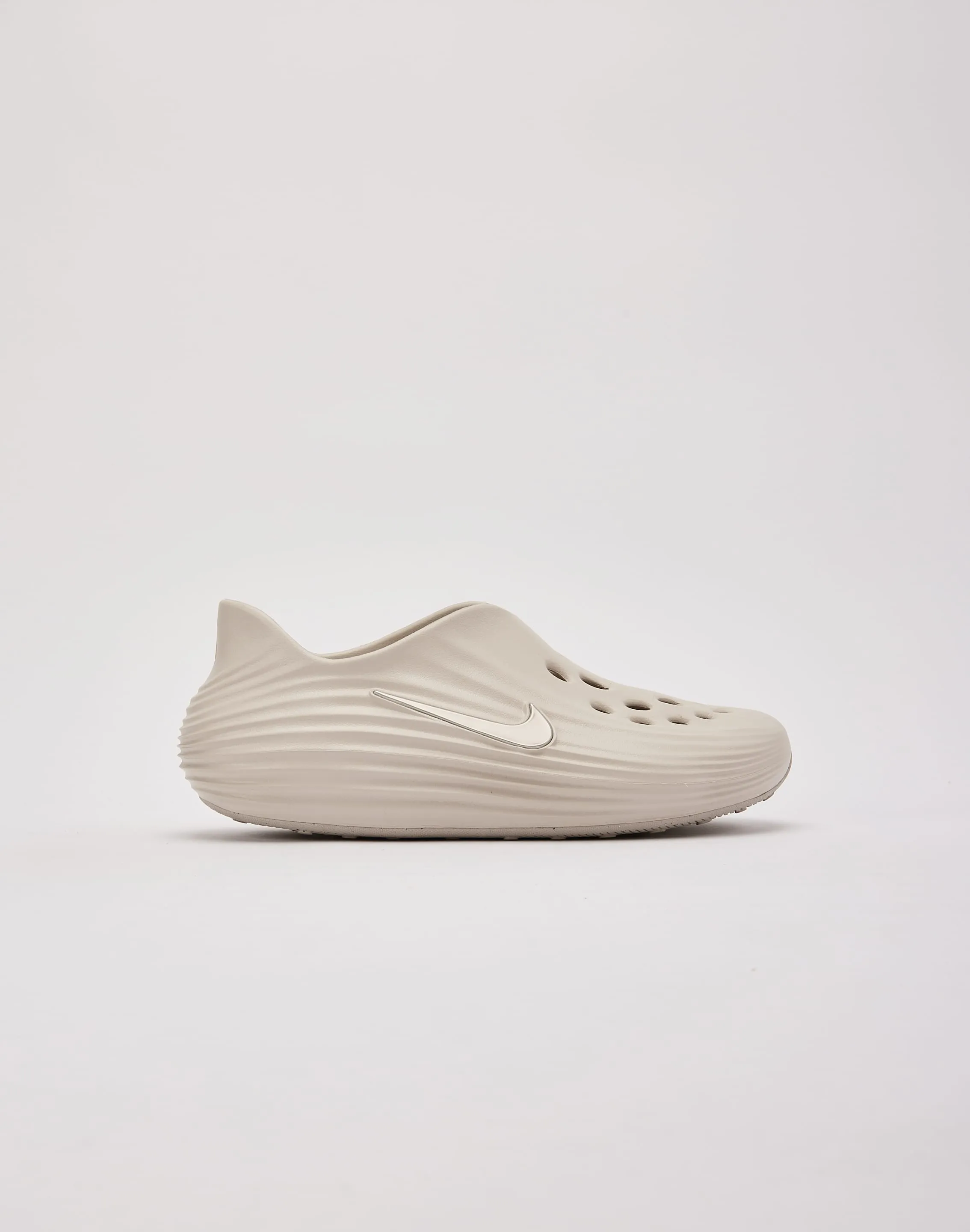 Nike ReactX Rejuven8 Grade-School Nike casual sneakers with modern design