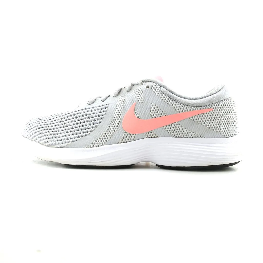 NIKE REVOLUTION 4 Nike classic retro sneaker looks
