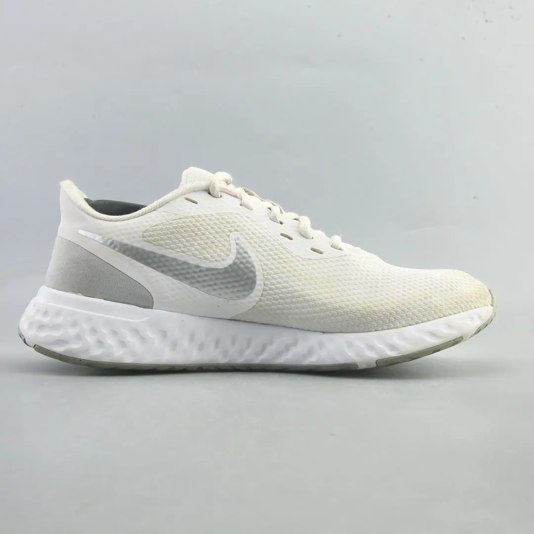 NIKE REVOLUTION 5 classic Nike shoe photos