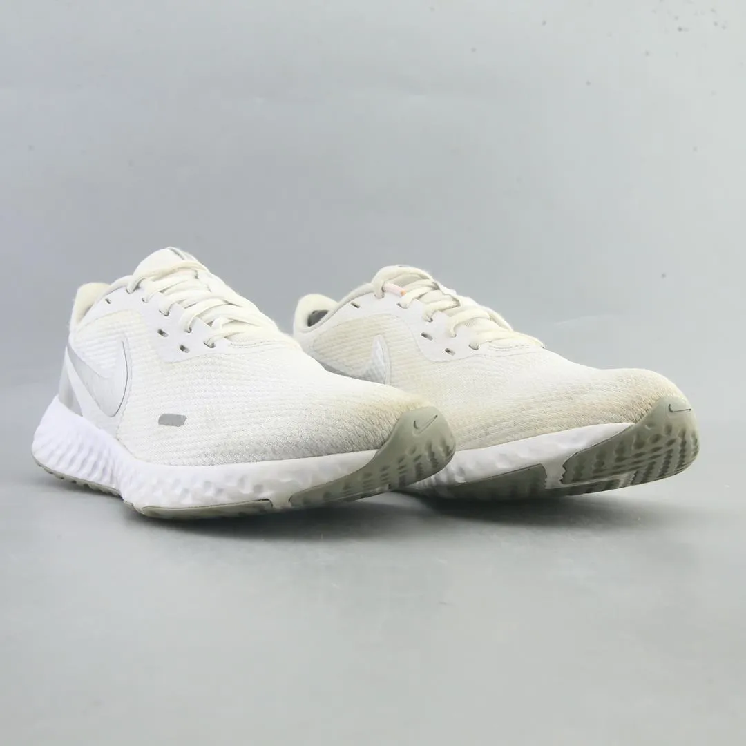 NIKE REVOLUTION 5 classic Nike shoe photos