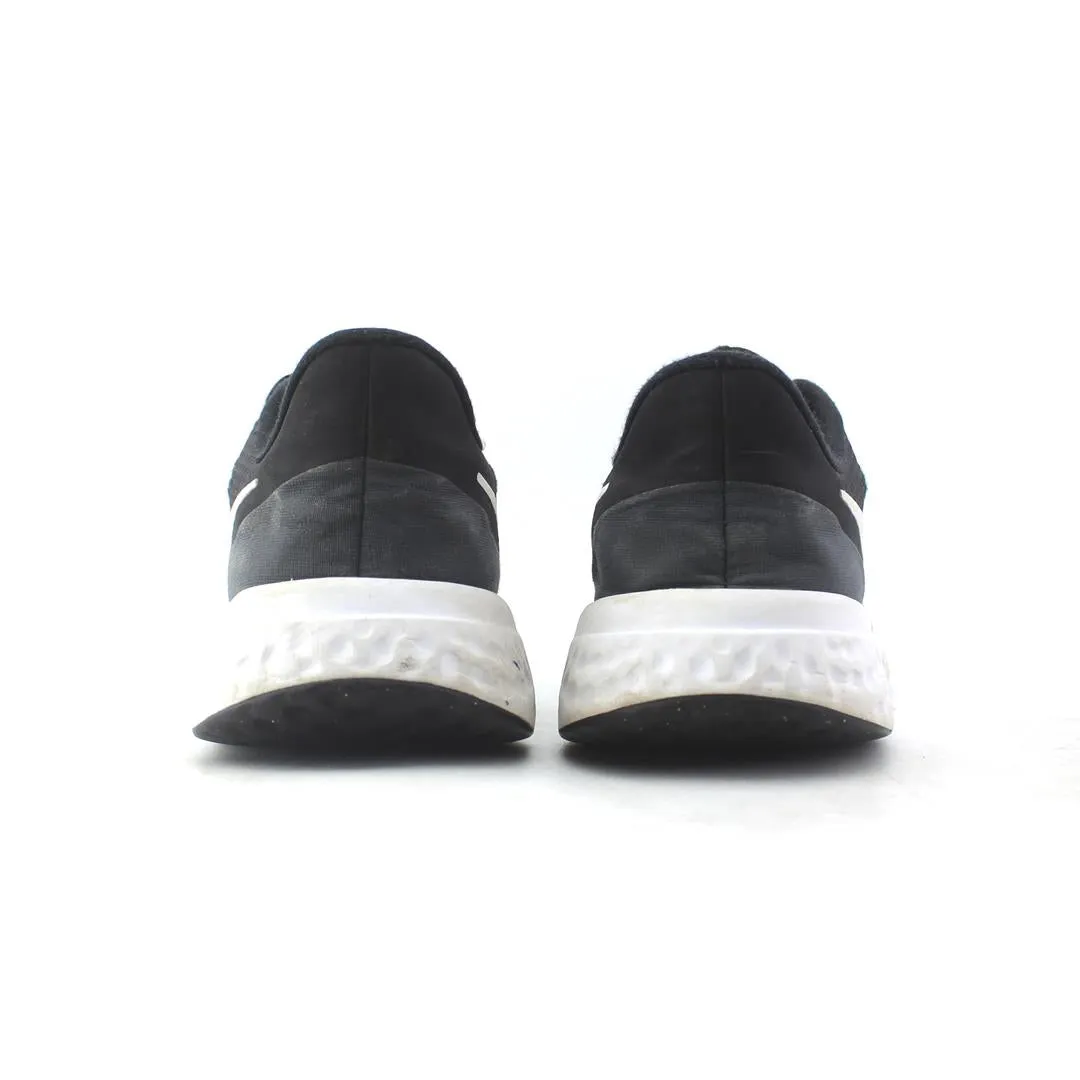 NIKE REVOLUTION 5 modern Nike footwear styles