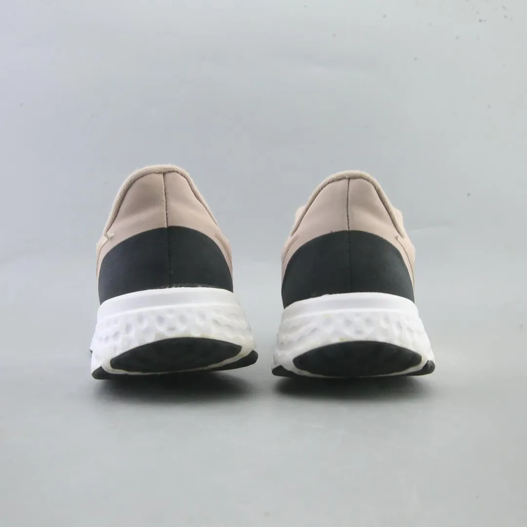 NIKE REVOLUTION 5 sleek Nike sneaker angles