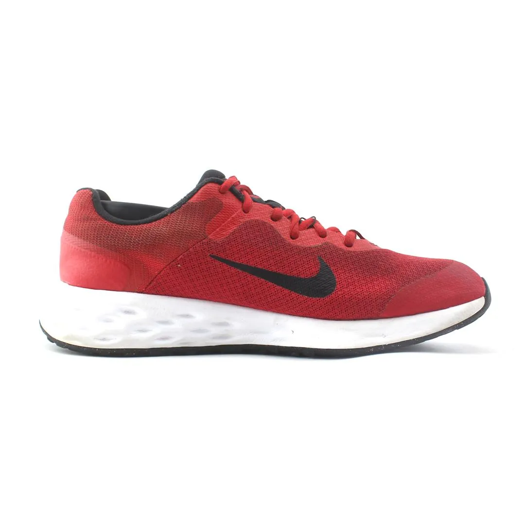 NIKE REVOLUTION 6 sleek Nike sneaker angles