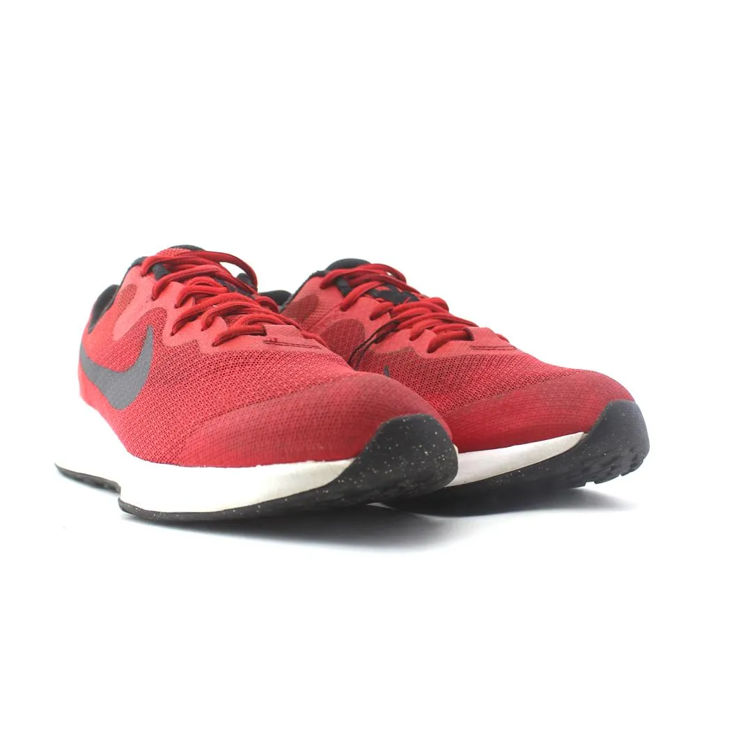 NIKE REVOLUTION 6 sleek Nike sneaker angles