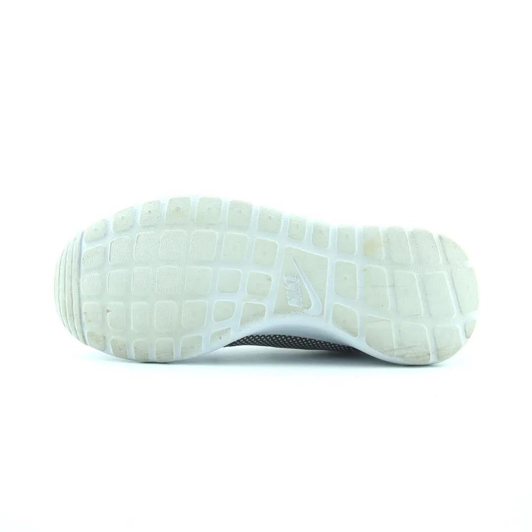 NIKE ROSHE ONE Nike casual shoe imagery