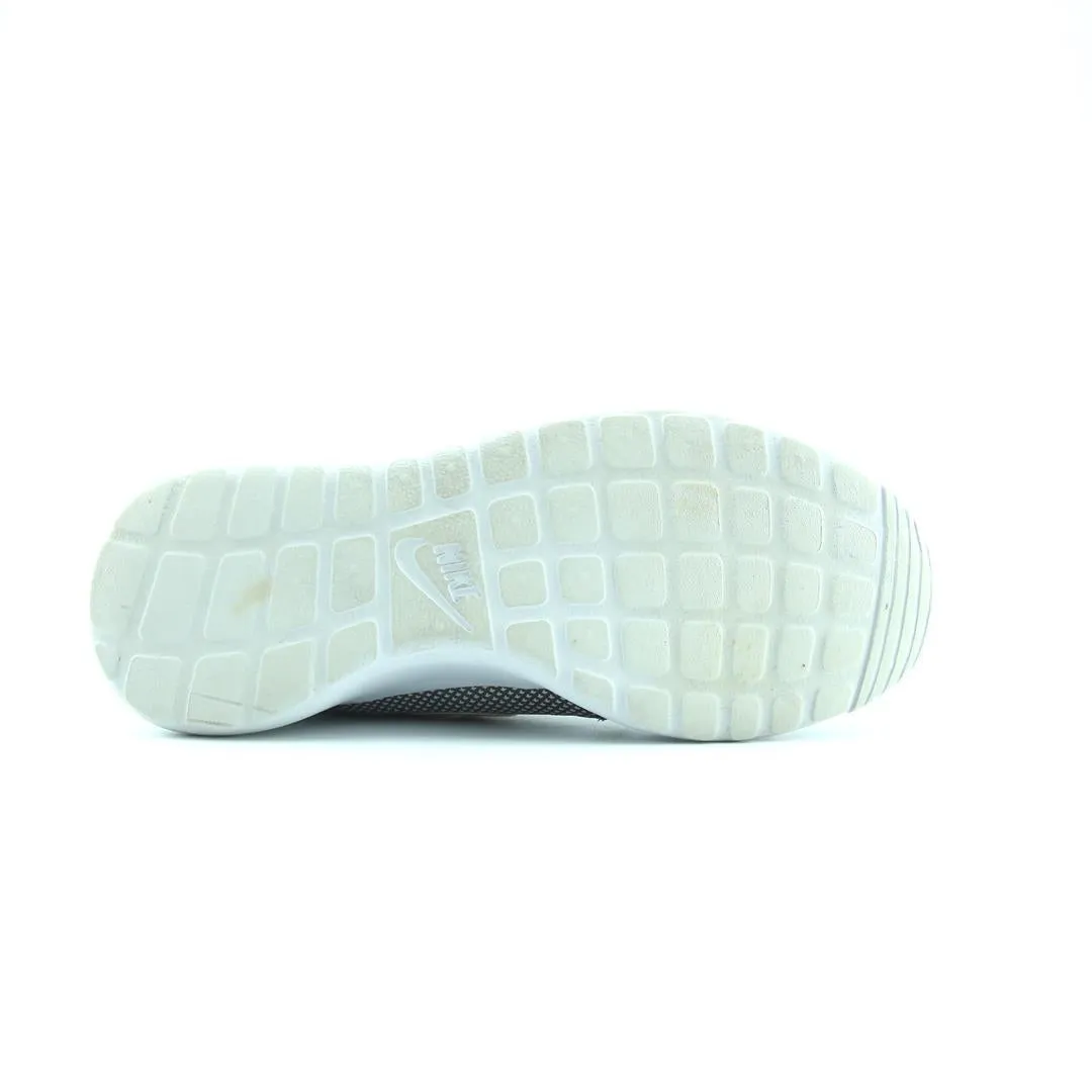 NIKE ROSHE ONE Nike casual shoe imagery