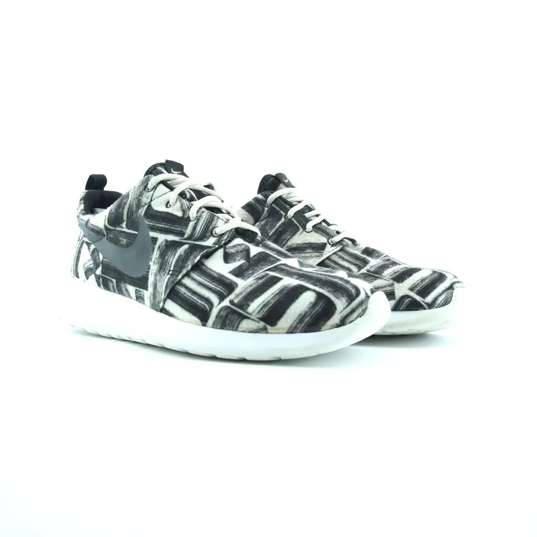 NIKE  ROSHE ONE Nike running shoe close-ups