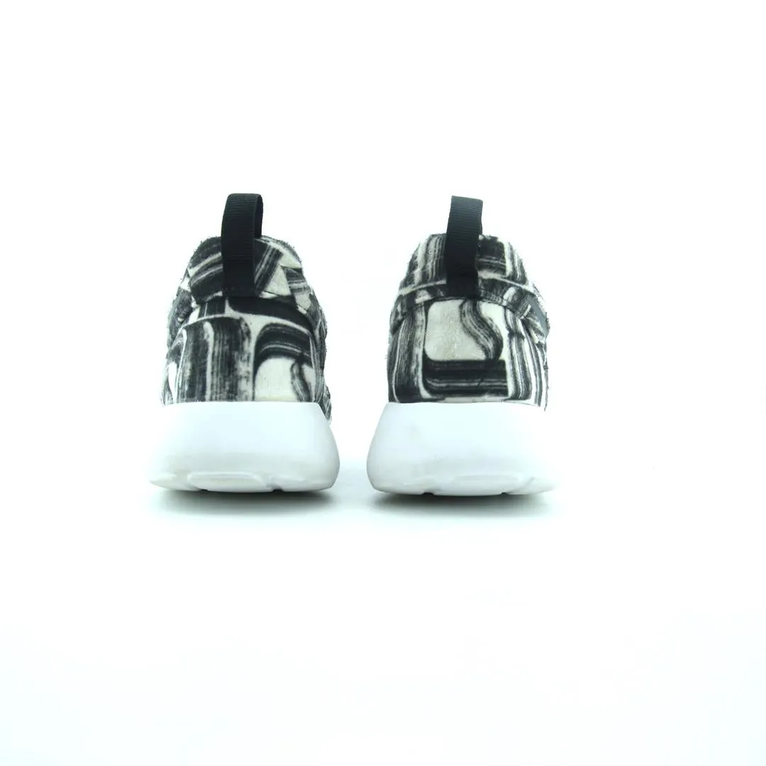 NIKE  ROSHE ONE Nike running shoe close-ups