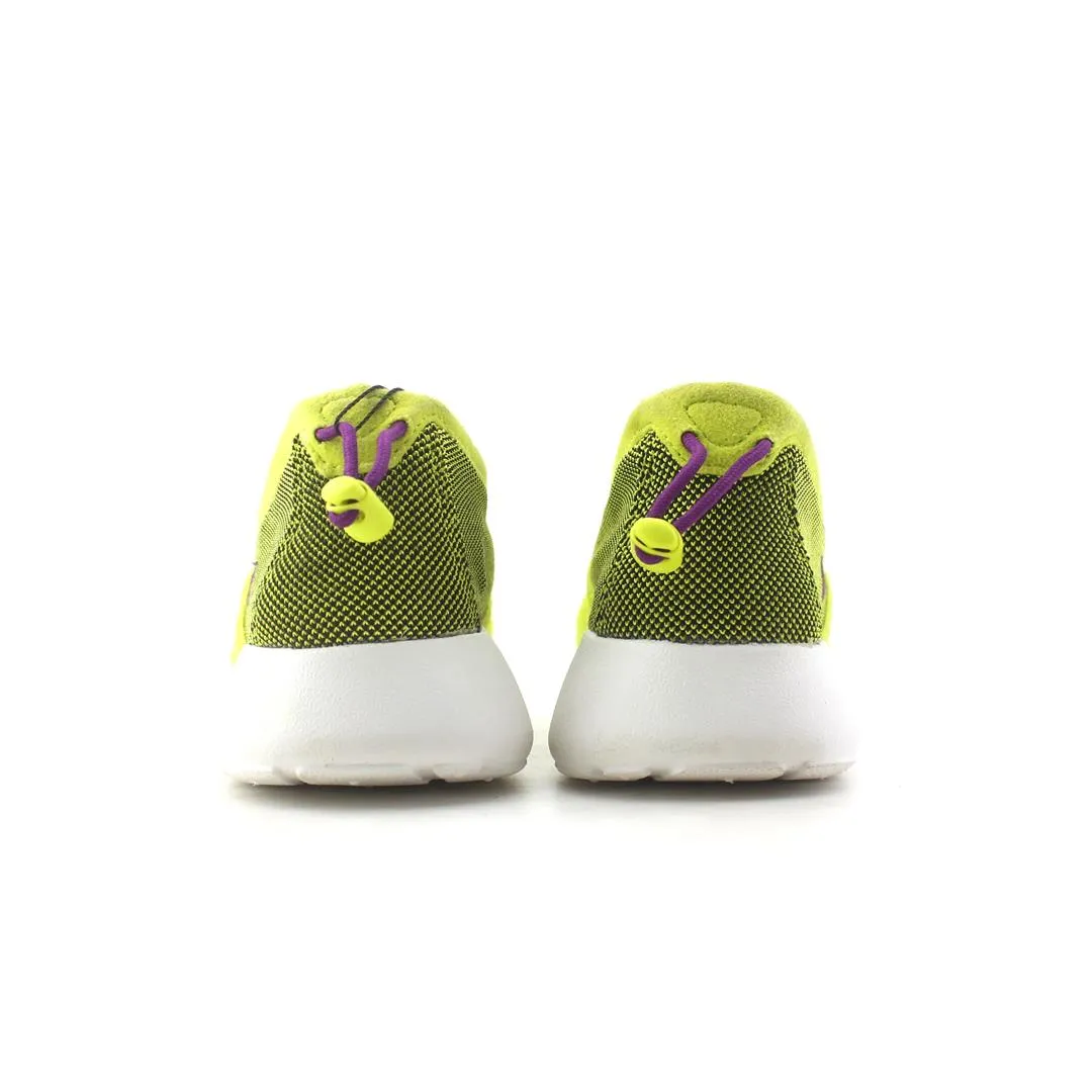 NIKE ROSHE ONE Nike sneaker detail shots