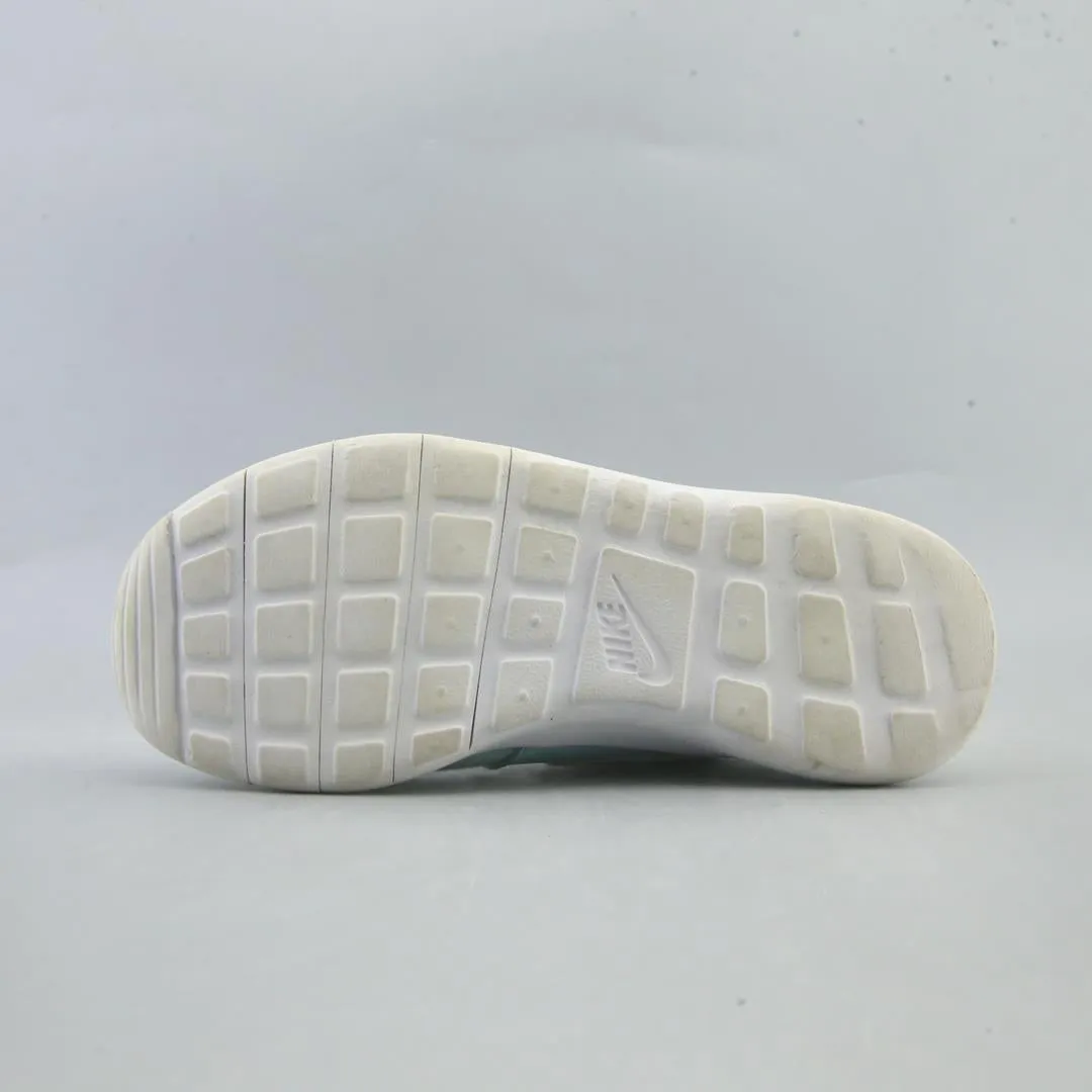 NIKE ROSHE ONE PRINT sleek Nike sneaker angles